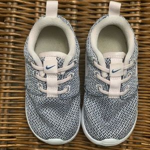 Barely Worn Roshe One Toddler Girl Shoe!